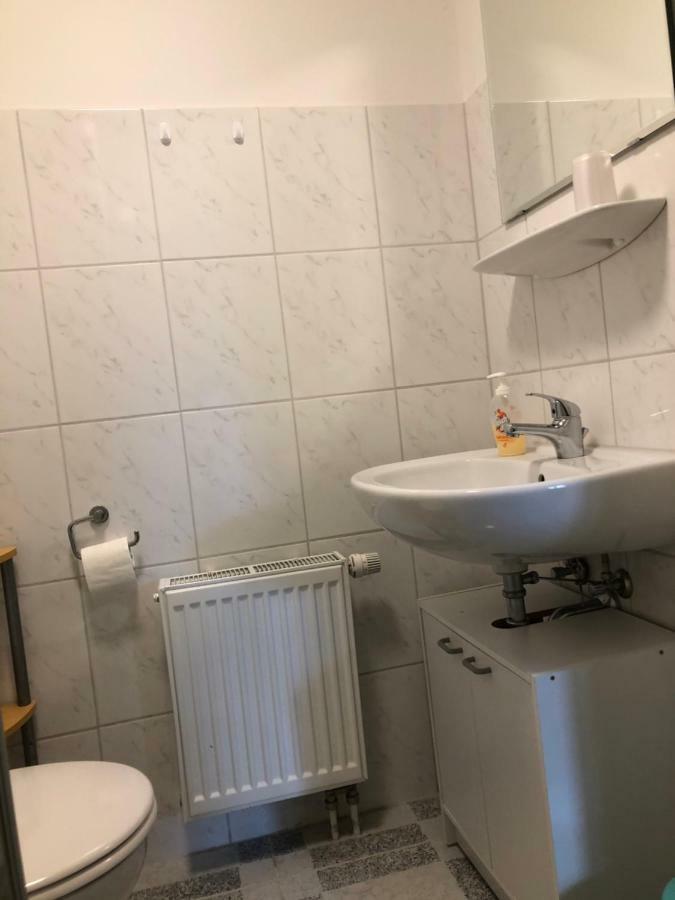 Goldener Anker, Verschiedene Gemuetliche *